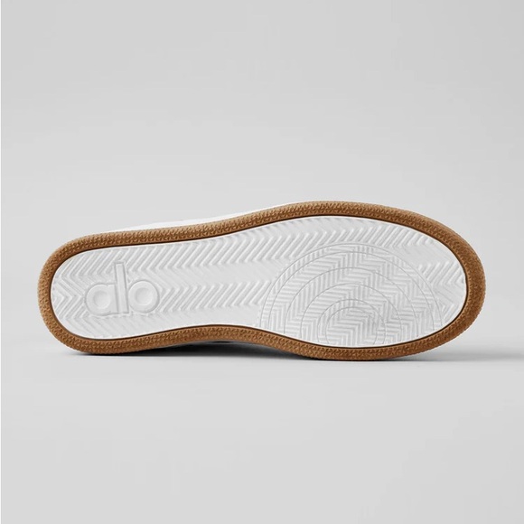 ALO Yoga Recovery Mode Sneaker - Picture 3 of 15